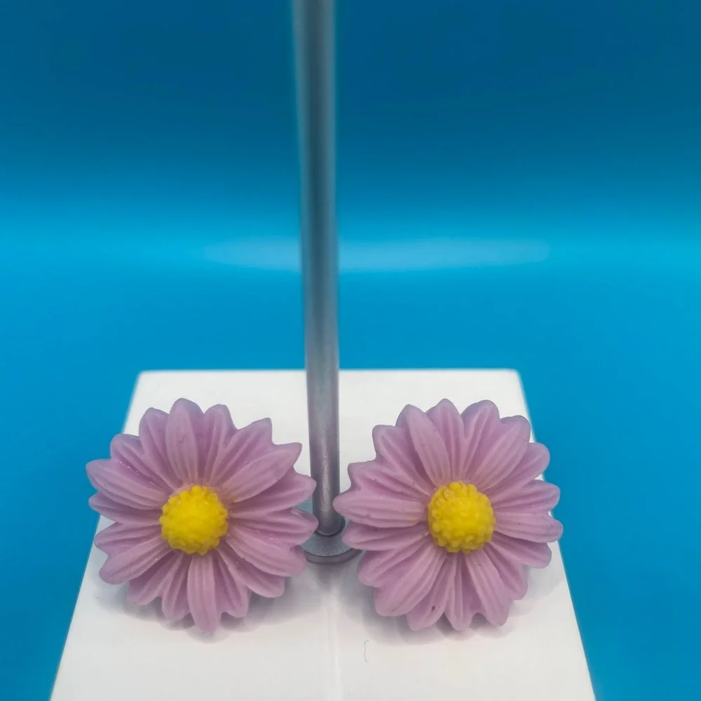 Colorful Floral Earrings - Picture 3 of 8